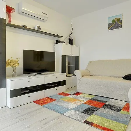 Apartment Elviana *