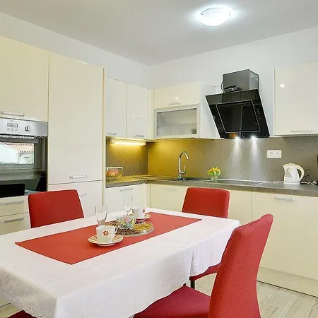 Elviana Apartment *