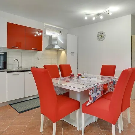 Elviana Apartment *