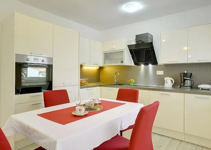 Elviana Apartment *